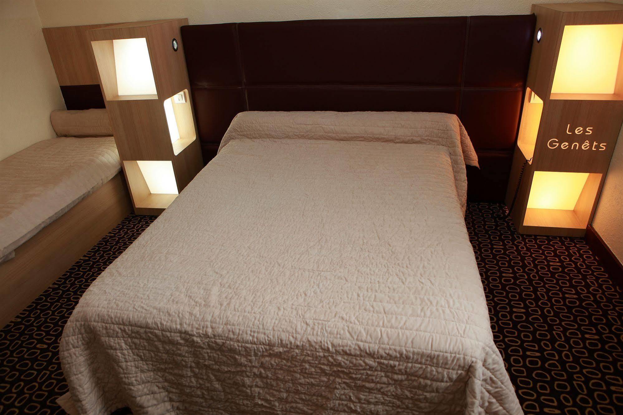 Hotel Les Genets บาย็อนน์ ภายนอก รูปภาพ