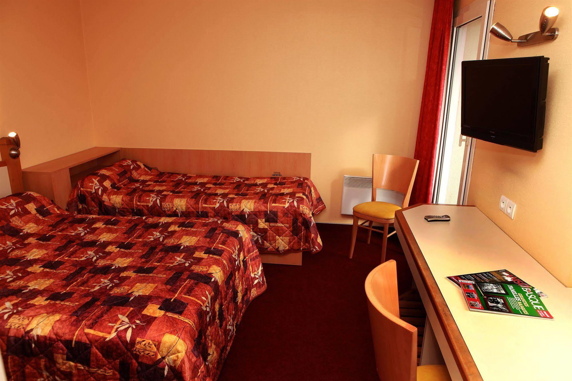 Hotel Les Genets บาย็อนน์ ภายนอก รูปภาพ